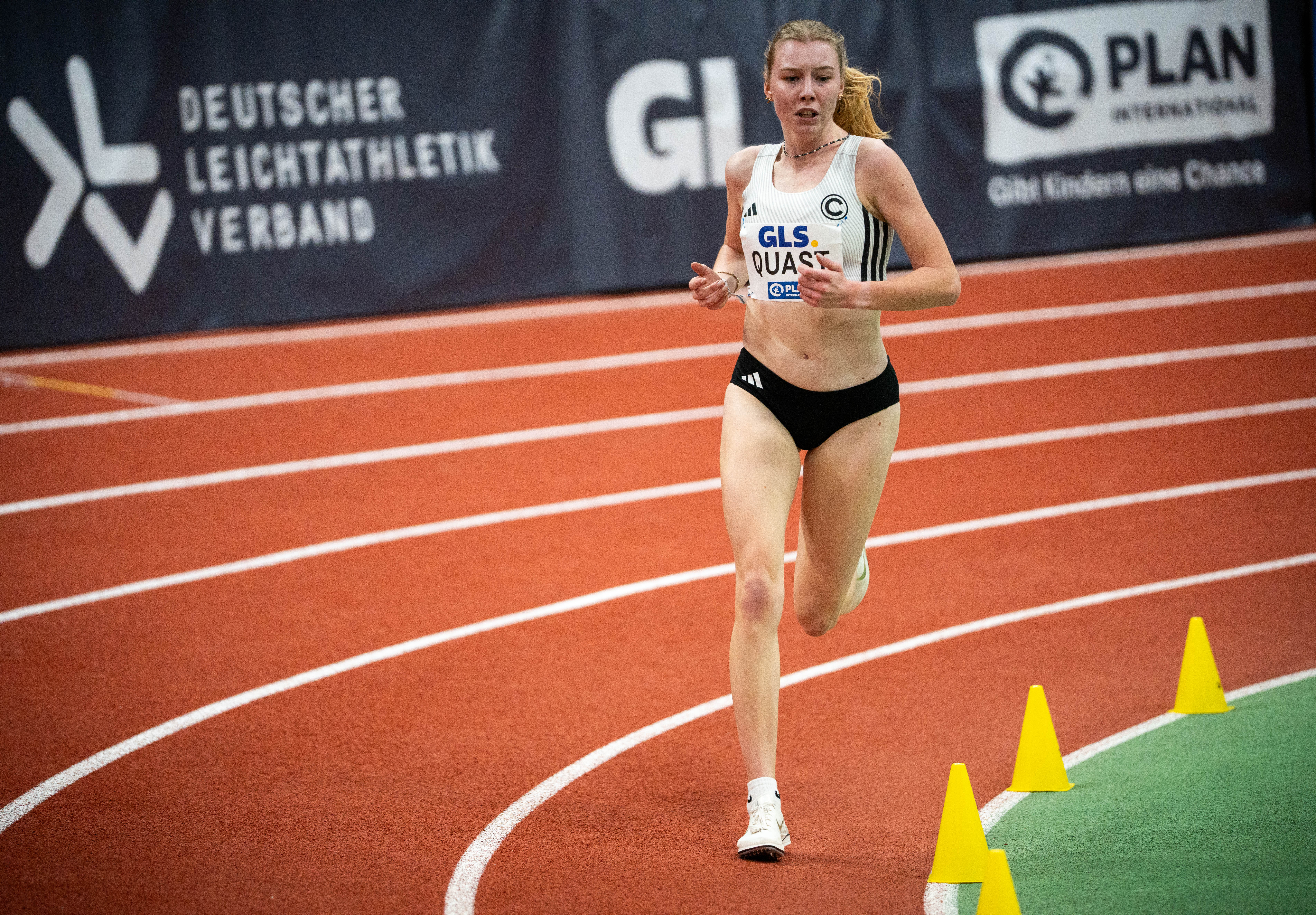 Quast Emily (SCC Berlin) 3000m Frauen Laufen / Läuft, Deutsche Leichtathletik Hallen Meisterschaften 2026 Helmut-Körnig Halle, Dortmund (Nordrhein-Westfalen, Deutschland)Foto: Joshua Kühn